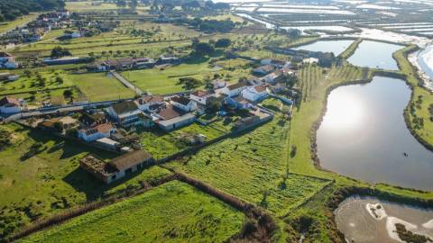 Moradia T3 Remodelada na Gâmbia com sótão e terraço junto ao Estuário do Sado | Setúbal