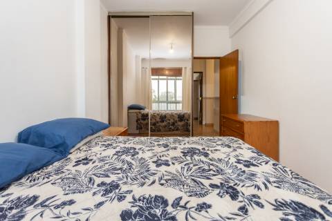 Apartamento T2 Rua Abel Salazar com 4 marquises - Hospital | Setúbal