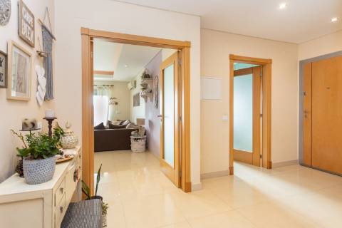 T2 Quinta da Amizade, Setúbal | Garagem box | Varandas