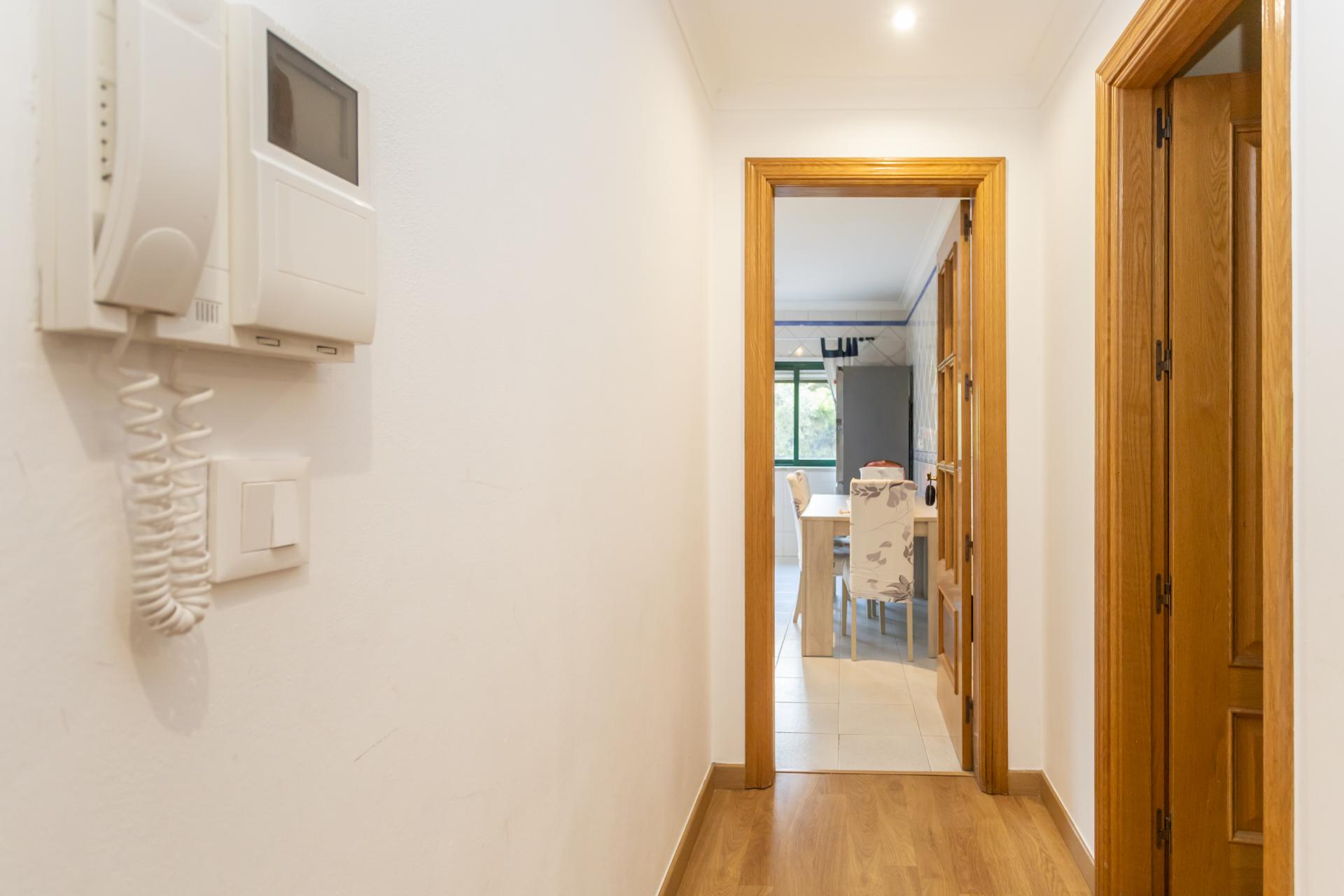 Apartamento T2 no Monte Belo Norte | 107,60 m² com lareira e varanda com vista desafogada