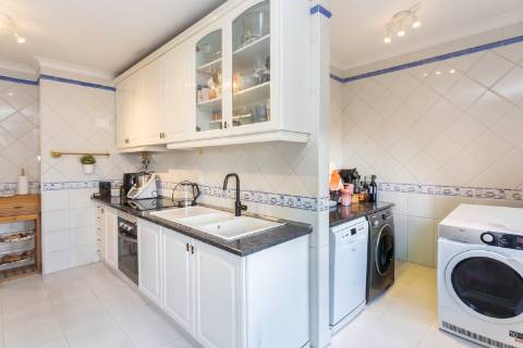 Apartamento T2 no Monte Belo Norte | 107,60 m² com lareira e varanda com vista desafogada