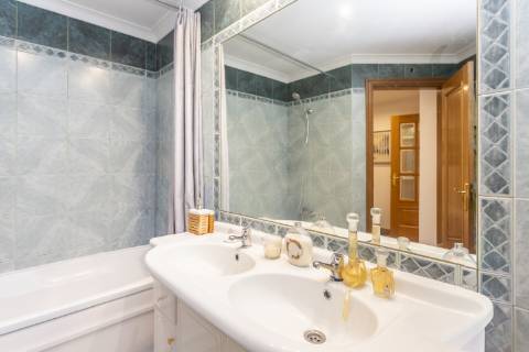 Apartamento T2 no Monte Belo Norte | 107,60 m² com lareira e varanda com vista desafogada