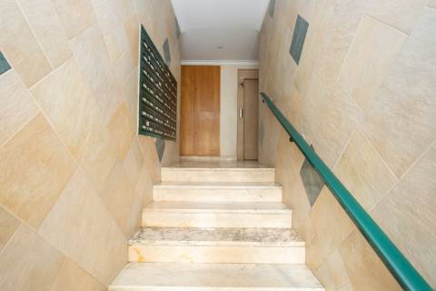 Apartamento T2 no Monte Belo Norte | 107,60 m² com lareira e varanda com vista desafogada