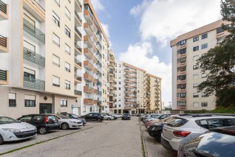 Apartamento T2 no Monte Belo Norte | 107,60 m² com lareira e varanda com vista desafogada