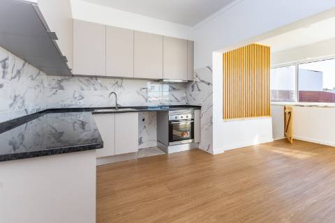 Moradia T3 renovada, em Santo Quintino - Sobral de Monte Agraço