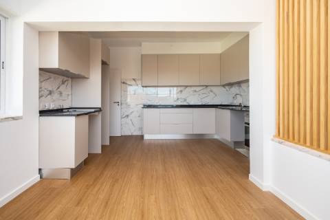 Moradia T3 renovada, em Santo Quintino - Sobral de Monte Agraço