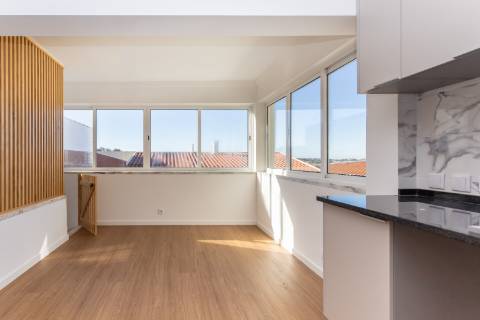 Moradia T3 renovada, em Santo Quintino - Sobral de Monte Agraço