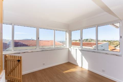 Moradia T3 renovada, em Santo Quintino - Sobral de Monte Agraço