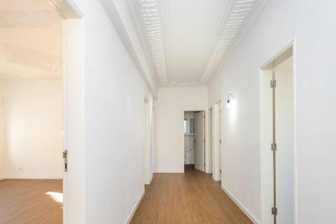 Moradia T3 renovada, em Santo Quintino - Sobral de Monte Agraço