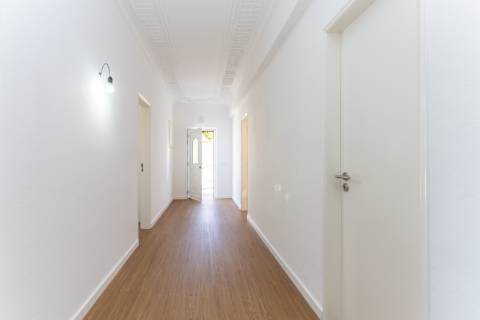 Moradia T3 renovada, em Santo Quintino - Sobral de Monte Agraço