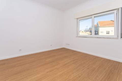 Moradia T3 renovada, em Santo Quintino - Sobral de Monte Agraço