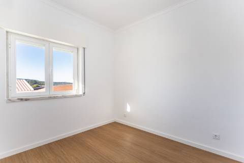 Moradia T3 renovada, em Santo Quintino - Sobral de Monte Agraço