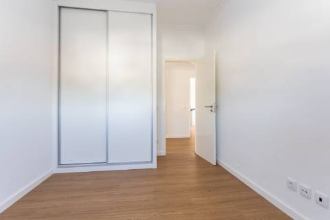 Moradia T3 renovada, em Santo Quintino - Sobral de Monte Agraço