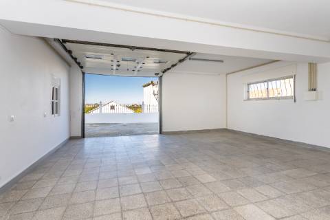 Moradia T3 renovada, em Santo Quintino - Sobral de Monte Agraço