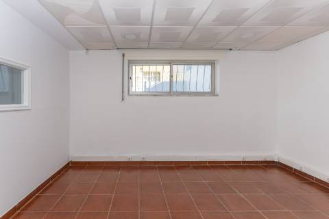 Moradia T3 renovada, em Santo Quintino - Sobral de Monte Agraço