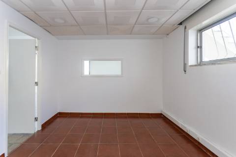 Moradia T3 renovada, em Santo Quintino - Sobral de Monte Agraço