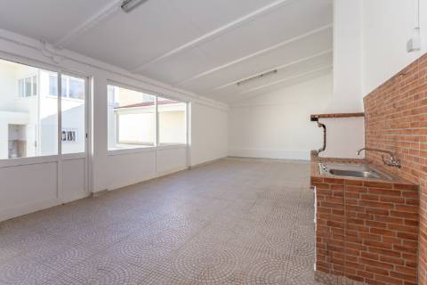 Moradia T3 renovada, em Santo Quintino - Sobral de Monte Agraço