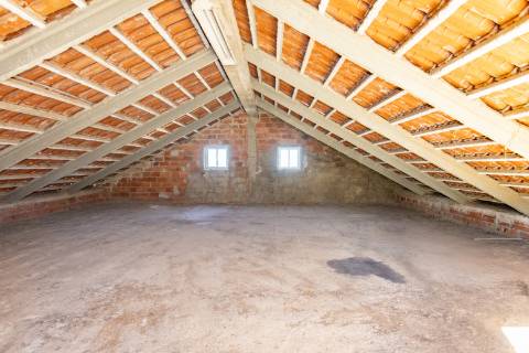 Moradia T3 renovada, em Santo Quintino - Sobral de Monte Agraço