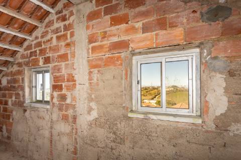 Moradia T3 renovada, em Santo Quintino - Sobral de Monte Agraço