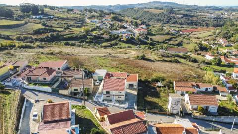 Moradia T3 renovada, em Santo Quintino - Sobral de Monte Agraço