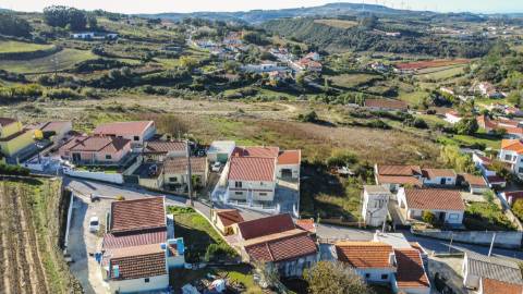 Moradia T3 renovada, em Santo Quintino - Sobral de Monte Agraço