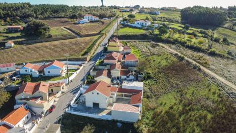 Moradia T3 renovada, em Santo Quintino - Sobral de Monte Agraço