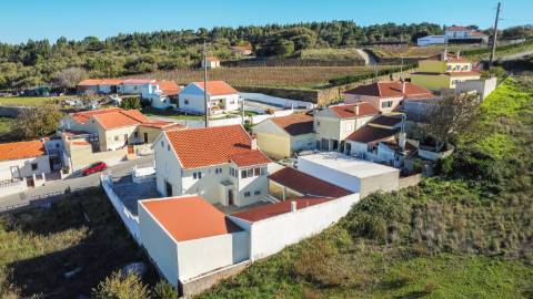 Moradia T3 renovada, em Santo Quintino - Sobral de Monte Agraço