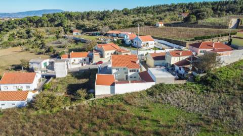 Moradia T3 renovada, em Santo Quintino - Sobral de Monte Agraço