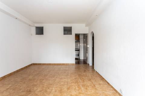 Apartamento T2 na Av. Bento Jesus Caraça | Setúbal