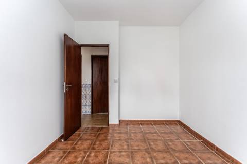 Apartamento T2 na Av. Bento Jesus Caraça | Setúbal