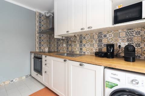 Apartamento T2 em Vila Maria - Semi-Renovado e Mobilado