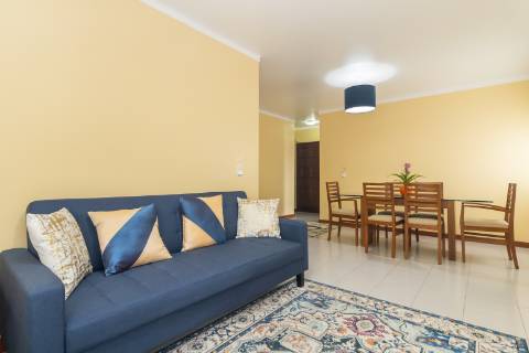 Apartamento T2 em Vila Maria - Semi-Renovado e Mobilado