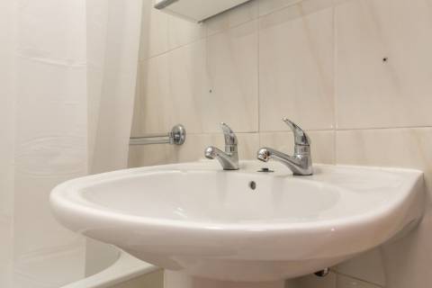 Apartamento T2 em Vila Maria - Semi-Renovado e Mobilado