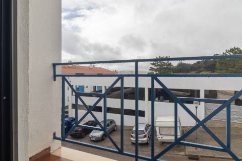 Apartamento T2 em Vila Maria - Semi-Renovado e Mobilado
