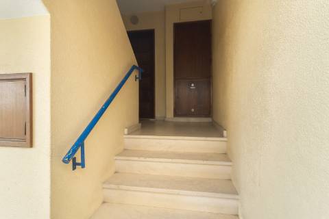 Apartamento T2 em Vila Maria - Semi-Renovado e Mobilado