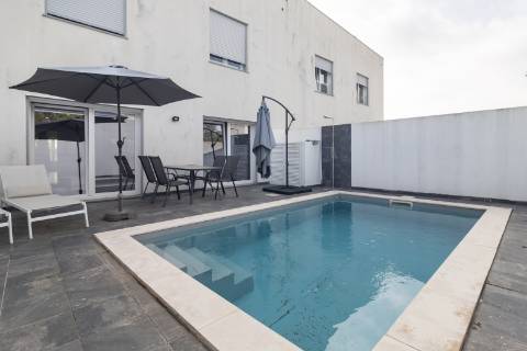 Moradia T4 com piscina e garagem nas Manteigadas | Setúbal