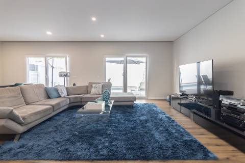 Moradia T4 com piscina e garagem nas Manteigadas | Setúbal