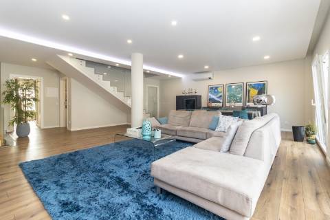 Moradia T4 com piscina e garagem nas Manteigadas | Setúbal