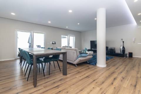 Moradia T4 com piscina e garagem nas Manteigadas | Setúbal