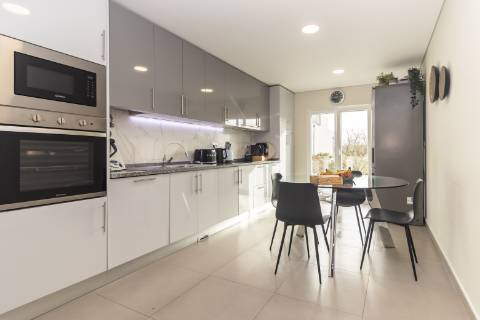 Moradia T4 com piscina e garagem nas Manteigadas | Setúbal