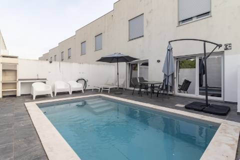 Moradia T4 com piscina e garagem nas Manteigadas | Setúbal