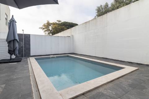 Moradia T4 com piscina e garagem nas Manteigadas | Setúbal