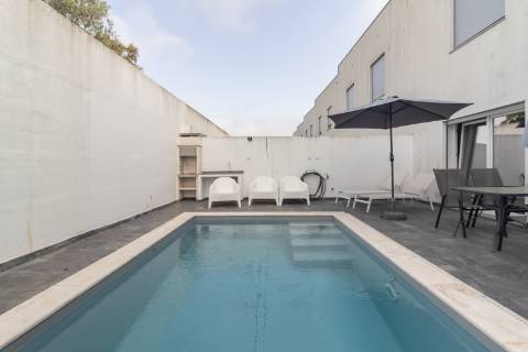 Moradia T4 com piscina e garagem nas Manteigadas | Setúbal