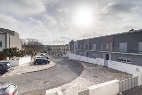 Moradia T4 com piscina e garagem nas Manteigadas | Setúbal