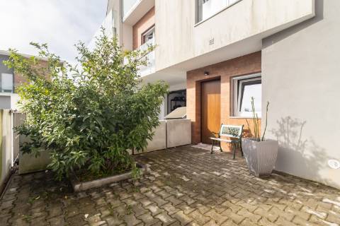 Moradia T4 com piscina e garagem nas Manteigadas | Setúbal