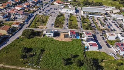 Moradia T4 moderna nas Casas da Quinta, Palmela | Jardim, luz natural e conforto
