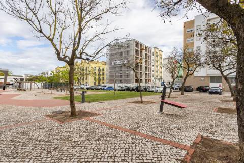 T2 de 98,49m² no Lote 96 - Espaço, Luz e Elegância | Bairro Afonso Costa, Setúbal