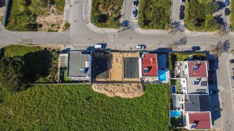 Moradia T4 moderna nas Casas da Quinta, Palmela | Jardim, luz natural e conforto