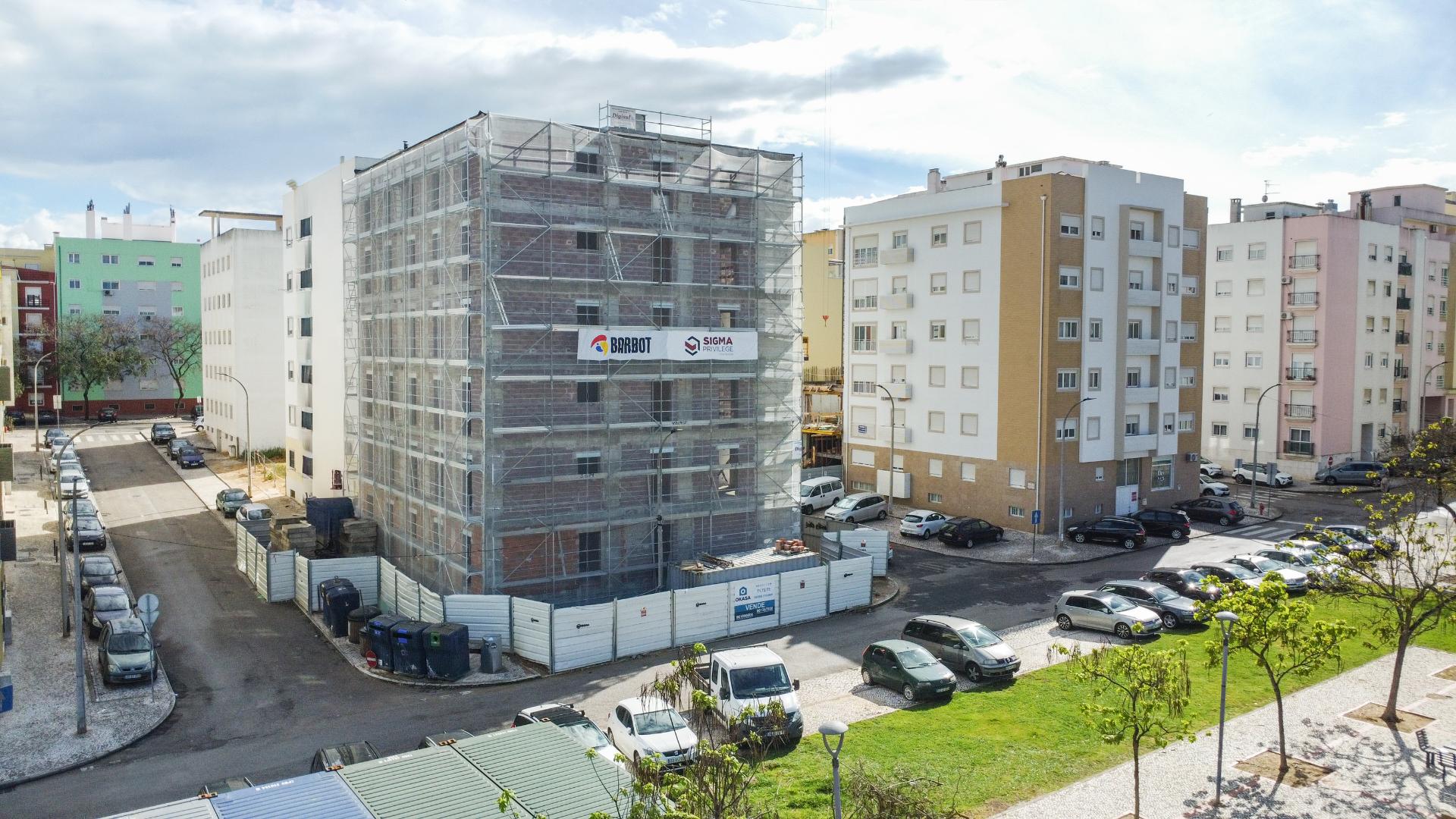 Apartamento T3 com Arrecadação e Parqueamento - Espaço, Conforto e Distinção no Lote 96 | Bairro Afonso Costa, Setúbal