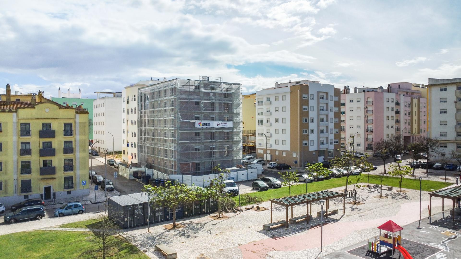 Apartamento T3 com Arrecadação e Parqueamento - Espaço, Conforto e Distinção no Lote 96 | Bairro Afonso Costa, Setúbal